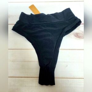 Skims Soft Smoothing Seamless Thong in Black Size XXS New With Tags